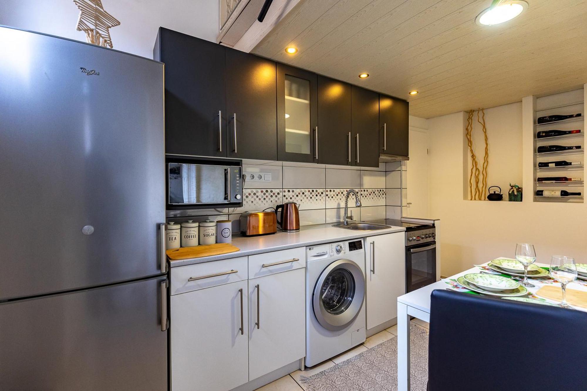 Eighth Wonder Apartment — Photos 3